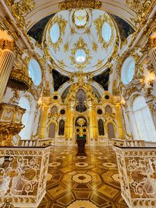 Moulures artistiques sculptées en plâtre léger pour corniches, idéales pour la décoration extérieure moderne des hôpitaux, villas et hôtels - Product Image 4