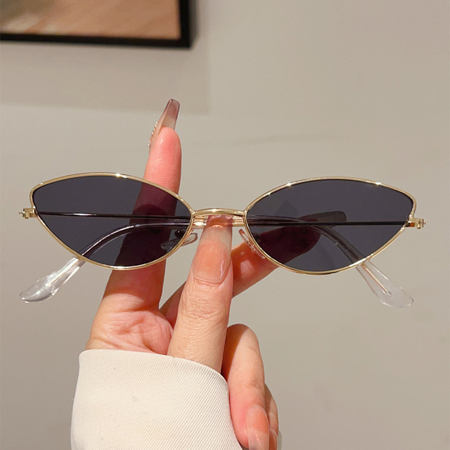 Personality Small Oval Metal Frame Eyewear Men and Women Cute Sexy Triangular Punk UV Resistant Outdoor Sunglasses