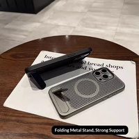 Étui de téléphone à dissipation thermique cellulaire magnétique avec support invisible pour iPhone 18 Pro Max, coque respirante en métal avec support intégré