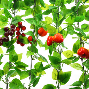 Enredaderas de Frutas Artificiales con Tomates Rojos y Uvas, Hojas Verdes de Plástico para Techos de Restaurantes y Ductos de Aire Acondicionado - Product Image 1