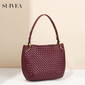 2024 nouvelle personnalité femmes sacs pur à la main tissé sac grande capacité tendance épaule Texture mode fourre-tout sac de selle - Product Image 2