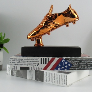Trophée de football en résine sculptée, personnalisable, pour le prix du Meilleur Butteur, souvenir pour les fans, événements sportifs, cadeau d'affaires pour les attaquant - Product Image 6