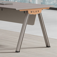 Bureau de direction contemporain avec armoire latérale réversible, armoire de rangement à serrure à code, plateau de table à chanfrein à 45 degrés, mobilier de bureau
