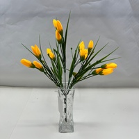 Buket Kuncup Tulip Buatan dari Sutra, Bunga Tulip Palsu dengan Daun Rumput untuk Dekorasi Vas Bunga di Rumah