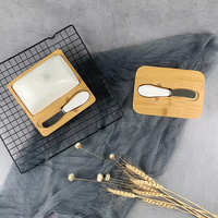Plat à beurre en porcelaine avec logo personnalisé du fabricant, support à gâteau et à fromage, conteneur à beurre en céramique avec couvercle en bambou, vente en ligne très populaire
