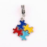 Pendentif en forme de puzzle en alliage de zinc plaqué rhodium, émail, sensibilisation à l'autisme, IMG 9762
