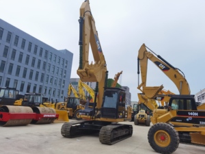 รถขุดไฮดรอลิกแบบตีนตะขาบ CAT 320D ชั่วโมงการทำงานต่ำ พร้อมบุ้งกี๋ขุด  เครื่องจักรก่อสร้างมือสอง - Product Image 2