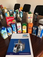 Machine de remplissage et de scellage entièrement automatique pour cartons de jus et de boissons, personnalisable.