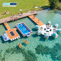 Plateforme flottante gonflable Jooloog Cabanas & Platforms avec terrain de pickle-ball