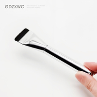Petite brosse à moins de 7 dollars pour nettoyer les points difficiles d'accès, petits gadgets pour la maison, brosses à poils courts