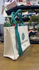 Sac fourre-tout en toile 3D de qualité supérieure avec logo personnalisé et bandoulière pour les entreprises, vente en gros de sacs en toile entièrement imprimés pour les universités - Product Image 3