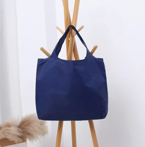 Sac fourre-tout en tissu Oxford personnalisé avec logo, grande capacité, léger, écologique, pliable et réutilisable - Product Image 6