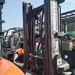Chariot élévateur Komatsu FD70 FD80 FD150 d'occasion importé du Japon avec moteur diesel d'origine japonaise en bon état de marche, capacité de 7 tonnes - Product Image 5