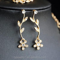 Ensemble de bijoux pour femme en alliage de cuivre et zircon, comprenant collier, boucles d'oreilles et bracelet, idéal pour les soirées, bijoux fantaisie