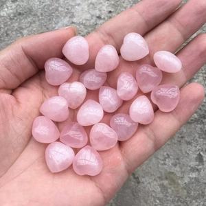 Pierre de rose naturelle de 15 mm, pierres d'amour en forme de cœur, pierres de guérison, cristal de pierre précieuse poli, cristal de paume pour le chakra, le reiki, la décoration de la maison - Product Image 2