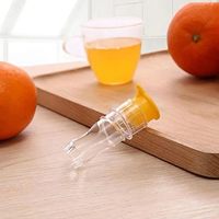 Handmatige plastic citroenpers Citrus Tap Fruitpers Draagbare citroenpers Kraan Sapcentrifuge Schroefdop Hoge kwaliteit
