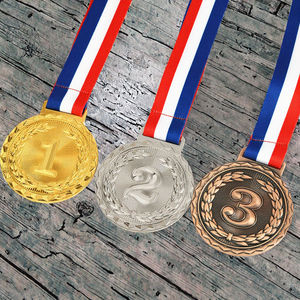 เหรียญโลหะพิมพ์ลายพร้อมส่ง ขนาด 2 นิ้ว เหรียญรางวัลสีทองสำหรับผู้ชนะการแข่งขันกีฬา งานปาร์ตี้ ธีมโลโก้ งานฝีมือโลหะ - Product Image 3