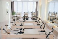 Gericon Massives Ahornholz Verstellbarer Multifunktions-Pilates-Studio-Reformer Umweltfreundlicher Langlebiger Rahmen Langlebige Federn 3-Jahres-Garantie