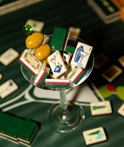 Jeu de tuiles de mahjong américain inspiré de <span class=keywords><strong>New</strong></span> <span class=keywords><strong>York</strong></span>, peintes à la main, vertes, 162 pièces, en acrylique gravé, tuiles de mahjong de luxe Empire State - Product Image 6