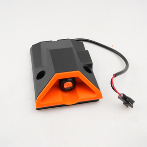 Protection d'angle avant gauche/droite pour trottinette étudiante Kukirin G2ProDB avec feux LED œil de chat et clignotants, en matériau PPT noir - Product Image 2
