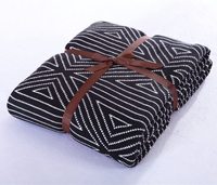 SZPAN Portable Acrylique Croix Triangle Couverture En Tricot Noir Blanc Style Uni pour La Maison Voyage Avion Hôtel Utilisation