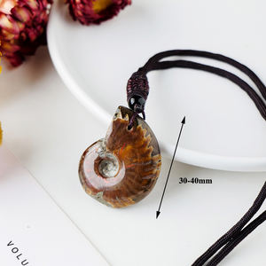 Vente en gros spécimen minéral naturel <span class=keywords><strong>escargot</strong></span> <span class=keywords><strong>de</strong></span> <span class=keywords><strong>mer</strong></span> coloré pendentif <span class=keywords><strong>de</strong></span> collier <span class=keywords><strong>de</strong></span> conque <span class=keywords><strong>fossile</strong></span> - Product Image 2