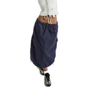 <span class=keywords><strong>Jupe</strong></span> cargo midi grise pour femme la plus vendue - Style vintage Y2K 2024 avec taille <span class=keywords><strong>parachute</strong></span> ajustable - Prix de gros - Product Image 4