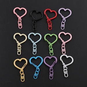 Porte-clés en métal émaillé style frais, motif cœur de dessin animé + boucle à 8 caractères, accessoire à <span class=keywords><strong>suspendre</strong></span> pour poupée en mosaïque de perles faite main DIY - Product Image 2