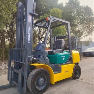 Montacargas Diésel Usado KOMATSU FD30 de 3 Toneladas, Fabricado en Japón, 4x4, Neumáticos Sólidos, Bajo Consumo de Combustible, con Repuestos en Venta - Product Image 1