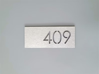Plaque de numéro de chambre ADA en métal moderne, personnalisée, avec numéro de chambre en braille, pour hôtels, bâtiments, magasins
