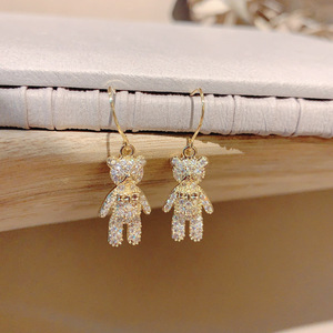 Nuevo diseño coreano para mujeres y niñas, pendientes pavimentados con diamantes de oro, pendientes colgantes de oso de dibujos animados bonitos de alta calidad, joyería para niñas - Product Image 3