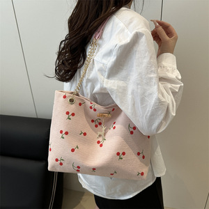 Nuova Borsa a Tracolla Estiva da Donna alla Moda, Design Minimalista con Ciliegie, Grande Capacità, Chiusura Magnetica e Tasca Interna - Product Image 3