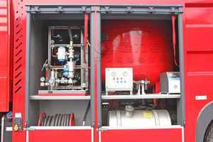 Camion de pompiers municipal et industriel 4x2 à poudre sèche et mousse, camion de pompiers lourd pour interventions d'urgence - Product Image 5