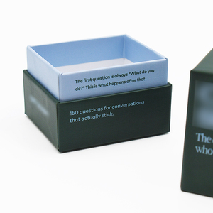 Cartes de conversation Icebreaker personnalisées avec 160 questions, en matériau durable, avec boîte de présentation verticale pour les soirées de jeux en famille - Product Image 2