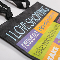 Sacs en toile de jute tissée en PP laminé, grande capacité, design personnalisé, avec poignée épaule, pour promotions et courses.