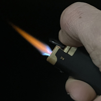 Briquet à cigare en plastique au gaz Butane de couleur mate avec Logo personnalisé, Rechargeable, coupe-vent et coupe-vent