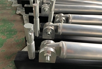 Tour de levage en treillis pour panneaux, avec stabilisateurs en aluminium