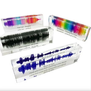 Bloc <span class=keywords><strong>acrylique</strong></span> moderne et écologique avec impression en 3D d'ondes sonores colorées personnalisées ou chansons - Product Image 1