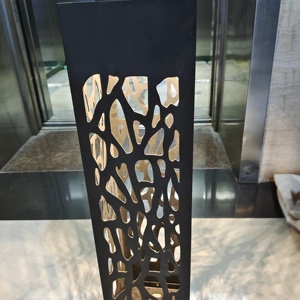 Lampadaire solaire LED de jardin en acier corten pour extérieur - Product Image 2