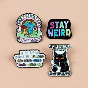 Citations classiques anglaises, broches, personnages de dessins animés, <span class=keywords><strong>lettres</strong></span> arc-en-ciel, médailles en métal, vêtements, sacs à dos, accessoires - Product Image 1