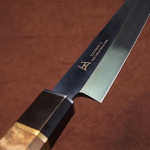 Coltello da Chef Giapponese per Sushi e Sashimi con Manico in Legno di Sicomoro Figurato, Lama in Acciaio al Carbonio 240/270/300mm, Confezione Regalo - Product Image 4