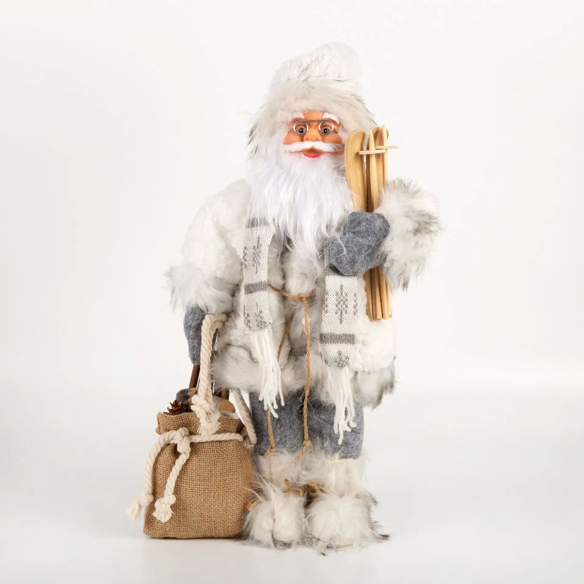 Noordse Elegantie Witte Kerstman Beeldje Met Draagtas En Skateboard