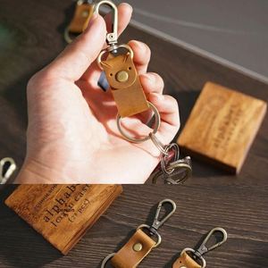 Porte-clés en cuir PU rétro avec gravure laser double face en métal, cadeau pour voiture, Chris Genuine, pour femme et homme, avec anneau de ceinture - Product Image 6