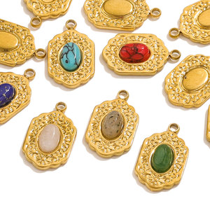 Pendentif ovale vintage en pierre naturelle |   Cadre en acier inoxydable doré PVD et motif floral pour la fabrication de bijoux |   Hypoallergénique et durable - Product Image 1