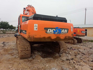 รถขุดไฮดรอลิกแบบตีนตะขาบ Doosan420 มือสอง พร้อมมอเตอร์เกียร์บ็อกซ์ ความจุบุ้งกี๋ 1.9 เมตร น้ำหนักใช้งาน 41.5 ตัน เครื่องยนต์ Doosan - Product Image 3