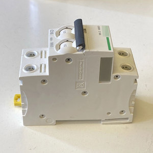 Interruptor Automático Miniatura IC65N 2P C16A 16A 6kA Curva D MCB para Uso Industrial, Montaje en Riel DIN, Policarbonato, Protección IP20 - Product Image 4