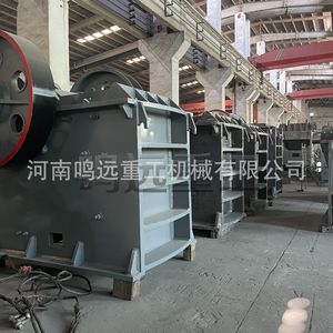 Concasseur à mâchoires pour le concassage du granit, couleur jaune, alimenté par un moteur AC - Product Image 3
