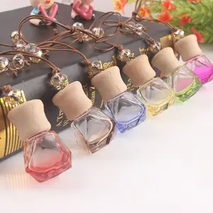 Frasco de perfume de vidro de losango com espelho retrovisor de 8ml, garrafa pequena de madeira com tampa para carro, corda suspensa em várias cores