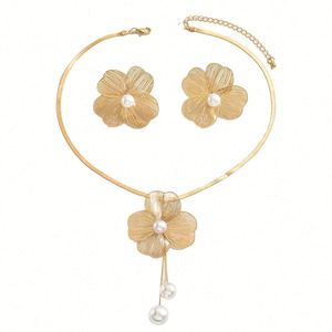 Ensemble Collier et Boucles d'Oreilles en Alliage Doré avec Perles Incrustées de Fleurs, Style Européen et Américain, Tendance, Chaîne Longue pour Clavicule, Idéal Anniversaire Femme - Product Image 5