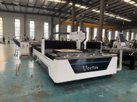 Machine de découpe laser à fibre 6000W CNC pour la découpe de métaux, y compris l'acier inoxydable, l'acier au carbone, le tôle, l'aluminium et le cuivre